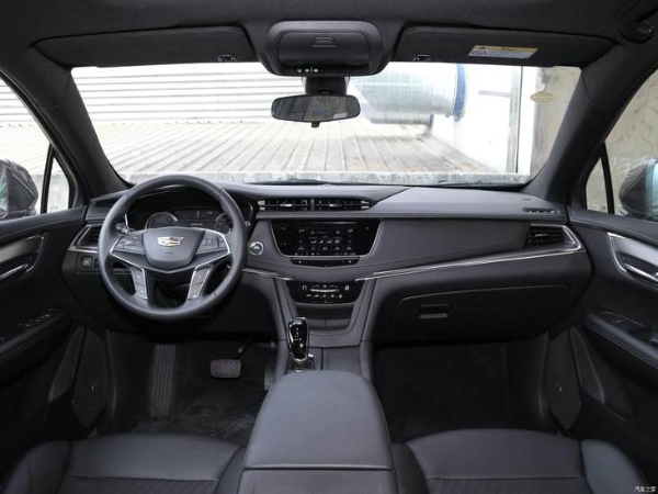 凯迪拉克XT5新增车型上市 售价35.27万元 针对配置调整